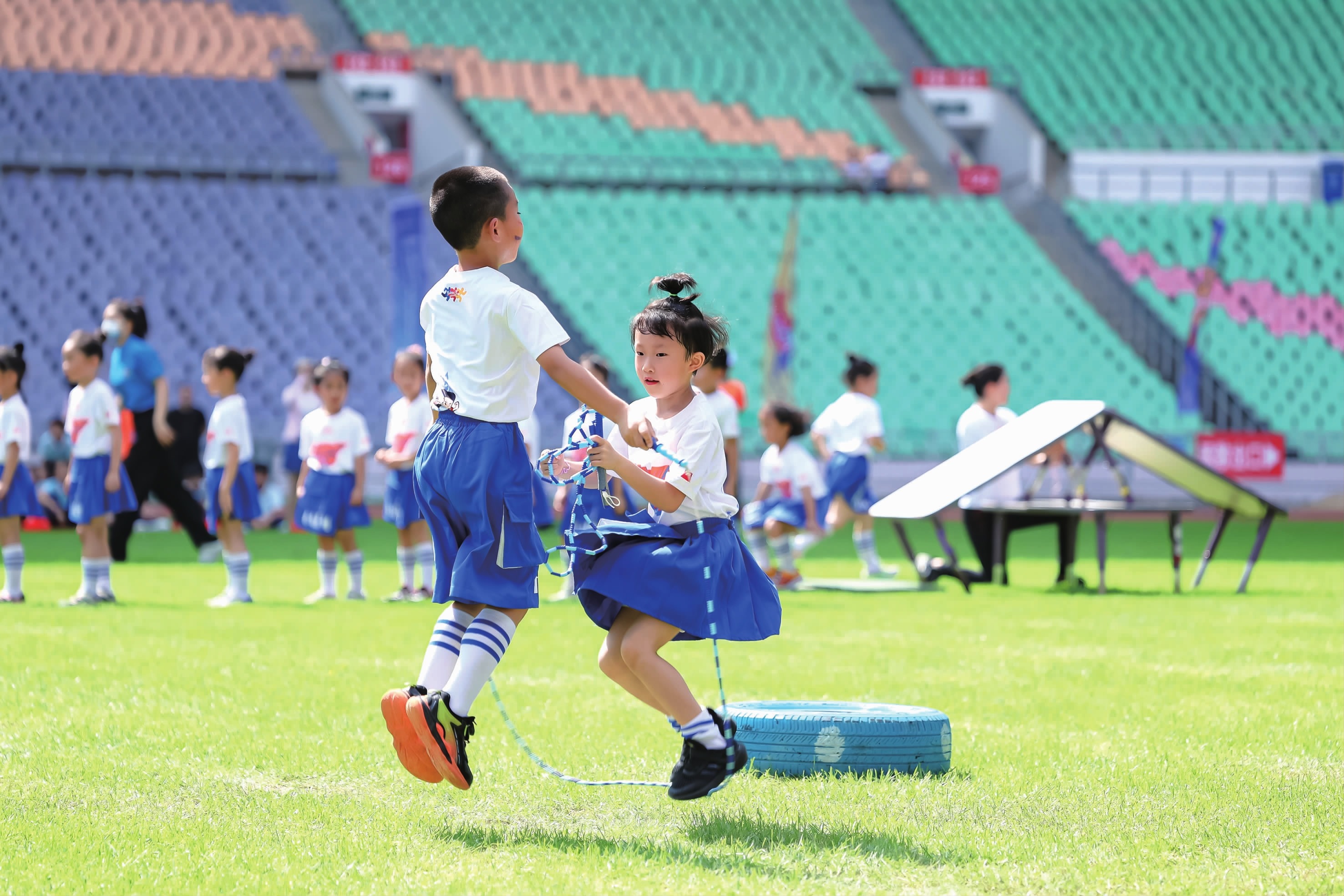 辽宁82-75新疆！赛后传来3个好消息，杨鸣或开除一人，争冠有戏