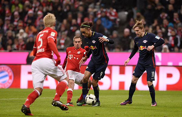 穿衣服的女 穿衣服的女